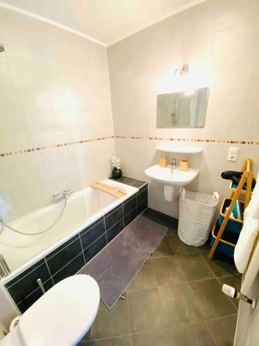 Charming In City Center - S6 Apartment *